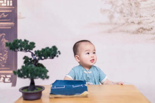 南昌怀孕肚子中间凹两边凸