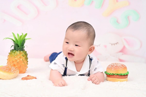南昌宝宝在妈妈肚子里